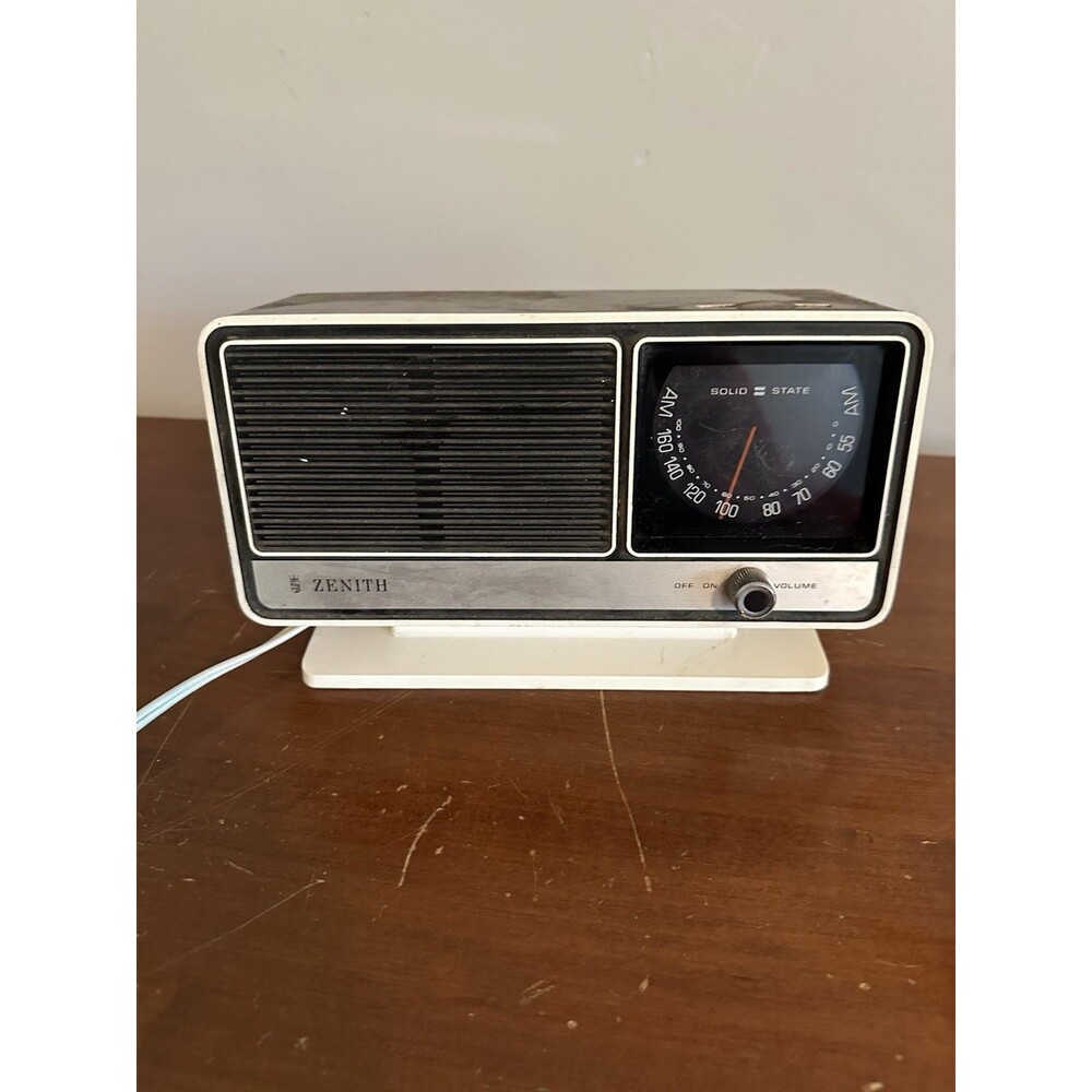 Zenith Radio Model F-214W Tested and Works READ